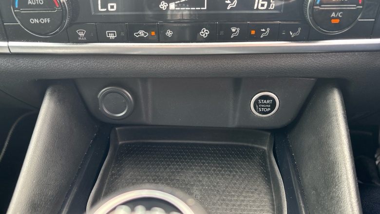 Nissan Qashqai 1.3 DiG-T MH N-Connecta 5dr Petrol Hatchback